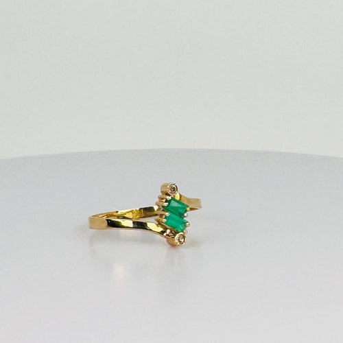 Bague Bague en or jaune avec tourmalines vertes, émeraudes taillées en facetté et diamants ronds 58 Facettes 2508012