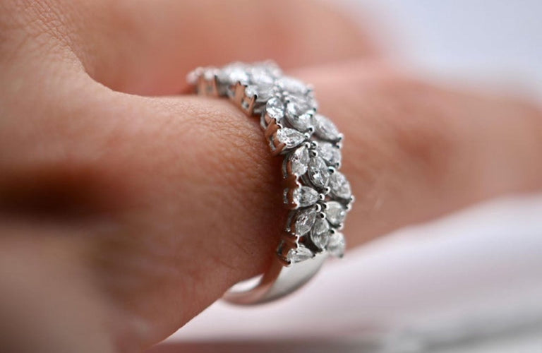 Bague Bague en or blanc avec diamants de 1.010 carats 58 Facettes