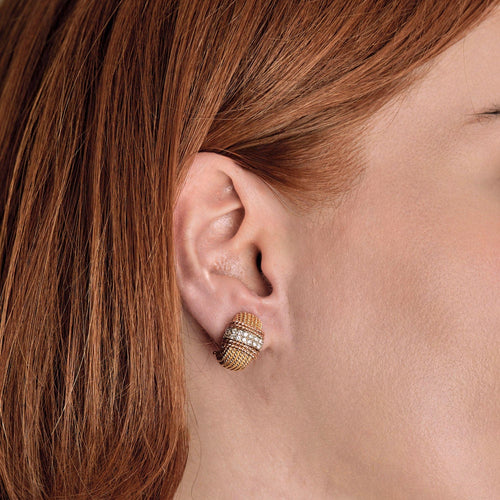 Paire de boucles d'oreilles trois or tressée et diamants