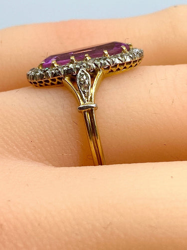 Bague 50 Bague en or 18 carats ornée d’une topaze rose et de diamants. Epoque Napoléon III. 58 Facettes AB273