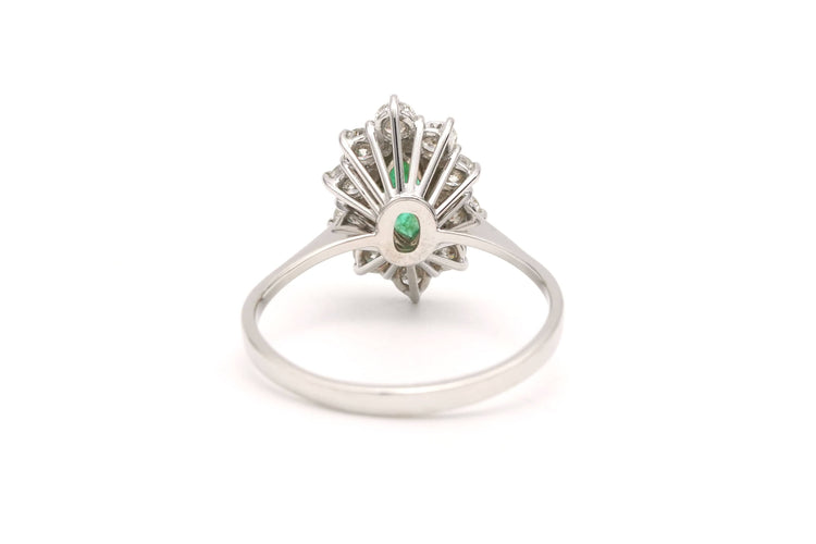Bague 60 Bague contemporaine en or blanc 18 carats sertie d'une émeraude et de diamants "taille" brillant (+-0.6ct) 58 Facettes B596