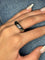 Bague 53 Bague Jonc Chaumet or blanc et saphir vert 58 Facettes 900