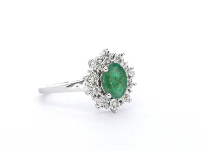 Bague 54 Bague entourage en or blanc avec émeraude et diamants 58 Facettes 2347