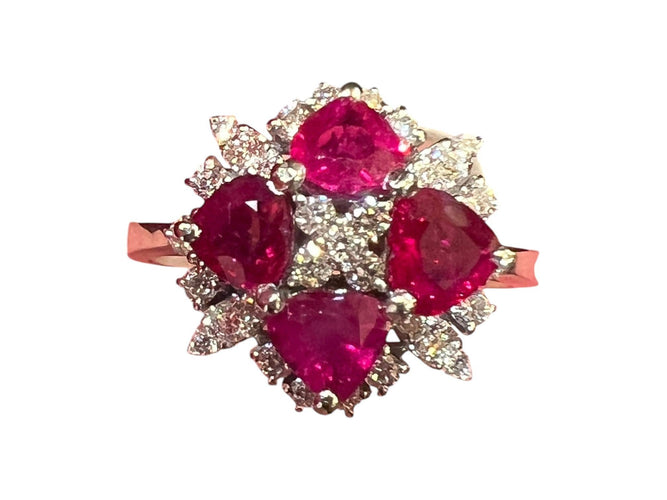 Bague 57 Bague en or blanc 4  rubis taillés en coeur  et pavage de diamants 58 Facettes 7825 A