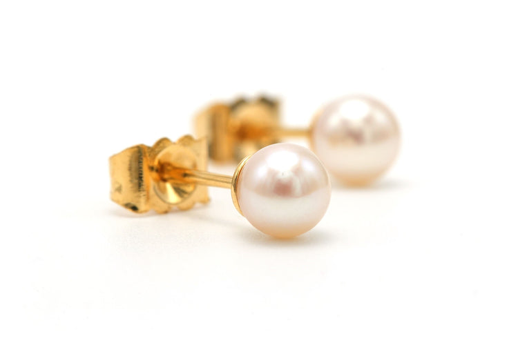Boucles d'oreilles Boucles d'oreilles contemporaines serties de perles en or jaune 18 carats 58 Facettes 23332