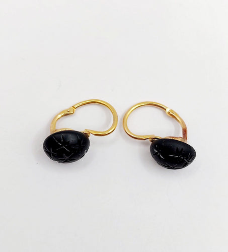 Boucles d'oreilles Dormeuses antique or 18k cabochon de jais gravé d'étoiles (circa 1900) 58 Facettes A06201