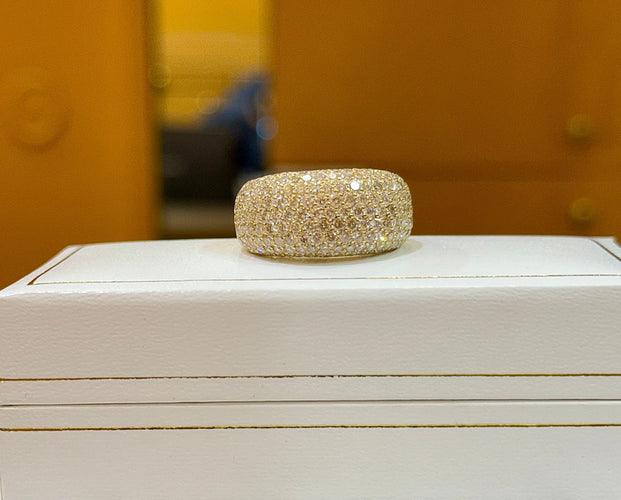 Bague 59 Bague bombée or jaune pavage de diamants 58 Facettes