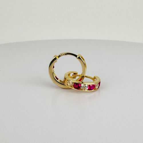 Boucles d'oreilles Boucles d’oreilles créoles avec rubis et diamants en or jaune 14k 58 Facettes 2512013