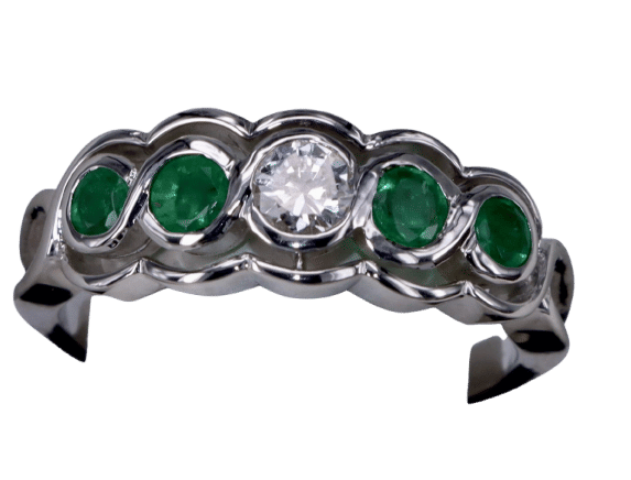 Bague 52.5 Bague alliance Art Déco Diamants et Emeraude or blanc 58 Facettes BA-91