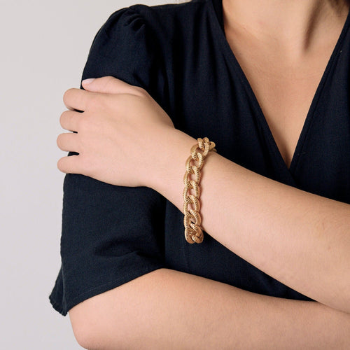 Bracelet en or jaune à maille gourmette tissée