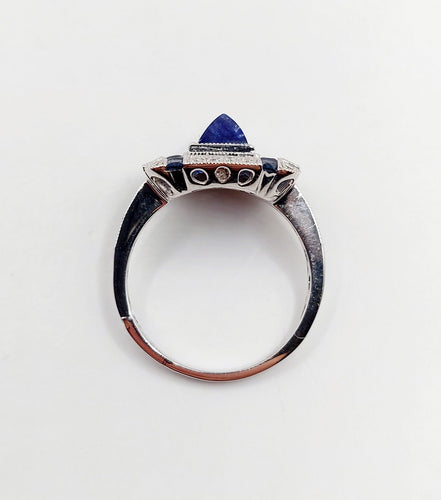 Bague Art Déco Platine, saphir pain de sucre et diamants, Branar Paris 58 Facettes A06224