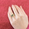 Bague 50 Bague bandeau or jaune, saphirs, émeraudes et diamants 58 Facettes ALGU32