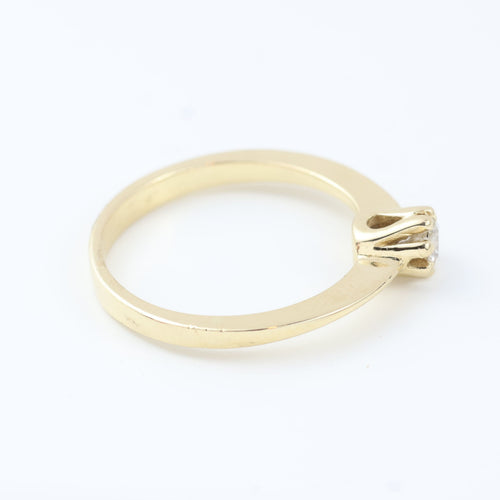 Bague Bague solitaire en or jaune avec diamant taille brillant 58 Facettes 130003