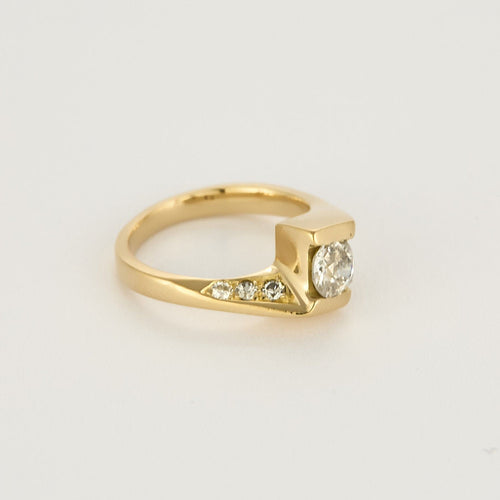 Bague 52 Bague asymétrique en or jaune et diamants 58 Facettes DRE1847