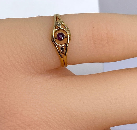 Bague 43 Bague en or jaune en rubis et diamants 58 Facettes AB588