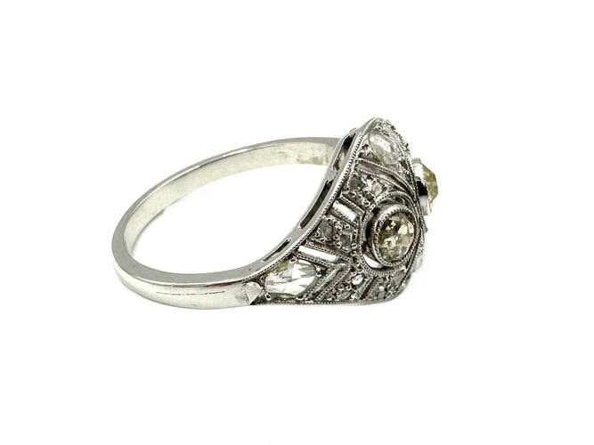 Bague 55 Bague Art-Déco Dôme en or et platine ornée de diamants 58 Facettes