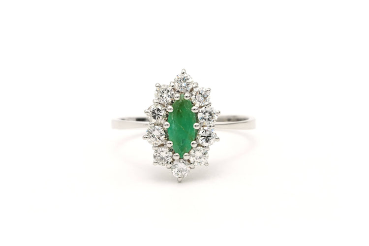 Bague 60 Bague contemporaine en or blanc 18 carats sertie d'une émeraude et de diamants "taille" brillant (+-0.6ct) 58 Facettes B596