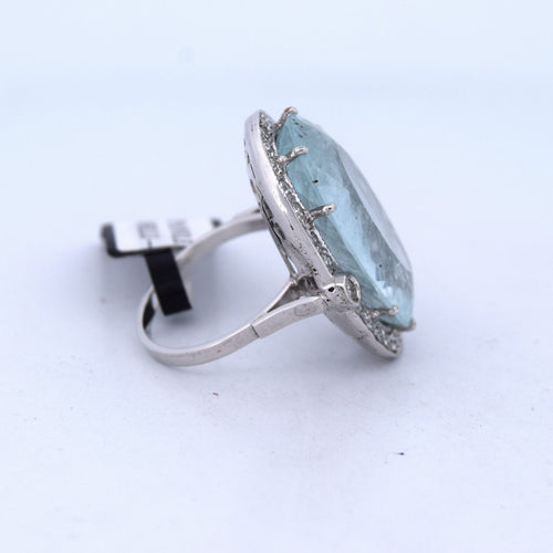 Bague 56 Bague en or blanc avec aigue-marine et diamants 58 Facettes