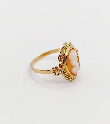Bague 52.5 Bague vintage or jaune, camée sur coquille 58 Facettes A06091