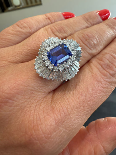 Bague 56 Bague Jupe Or blanc - Tanzanite et Diamants - Année 70 58 Facettes 1.0002595/1