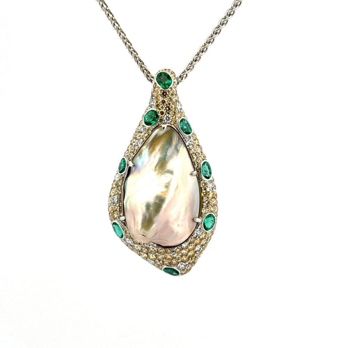 Collier Collier or , diamants , mabe de Tahiti et émeraudes 58 Facettes