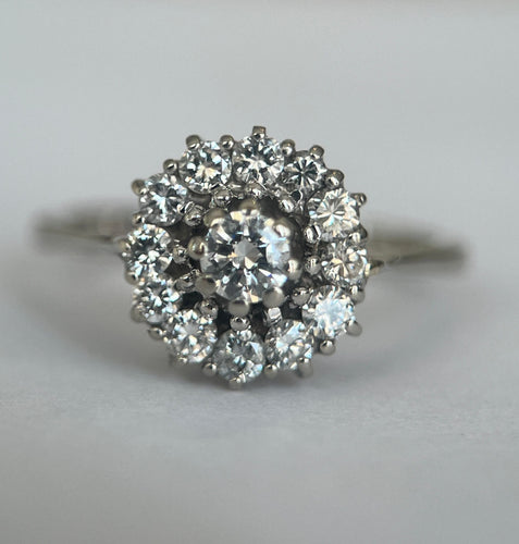 Bague 49.5 Bague de fiançailles vintage en or blanc avec rosette et diamants 58 Facettes