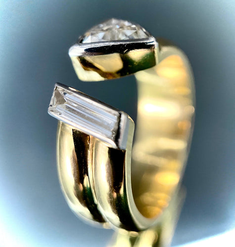 Bague 56.5 Bague moderne deux ors diamant triangle VS 58 Facettes