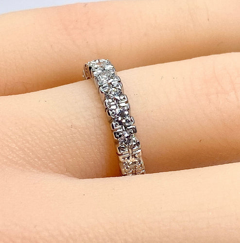 Bague 49 Alliance en platine sertie de 19 diamants 58 Facettes AB589