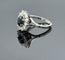 Bague 57 Bague pompadour en or gris, saphir, diamants 58 Facettes