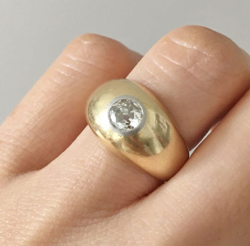 Bague bombée en or jaune 18K et diamant