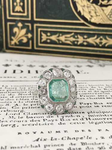 Bague 56 Bague ancienne Art Déco ornée d’émeraudes et diamants en or blanc 18k et platine 58 Facettes