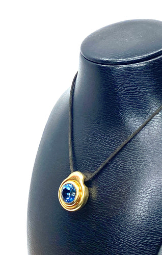 Pendentif Pendentif en or jaune et topaze bleue 58 Facettes AB355