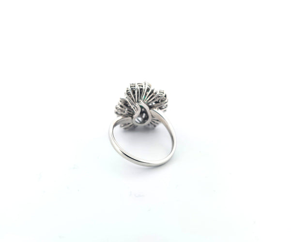 Bague 57 Bague en or blanc avec émeraude et diamants 58 Facettes