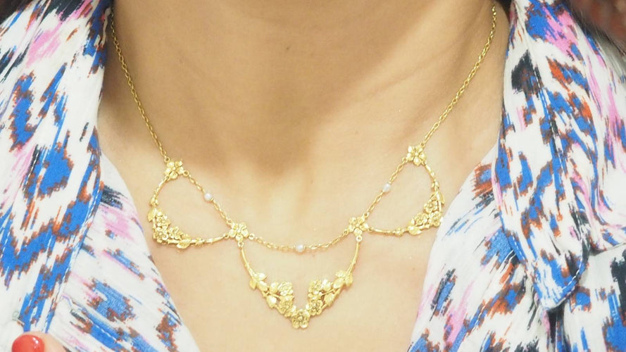 Collier Collier draperie en or jaune et perles 58 Facettes 32204