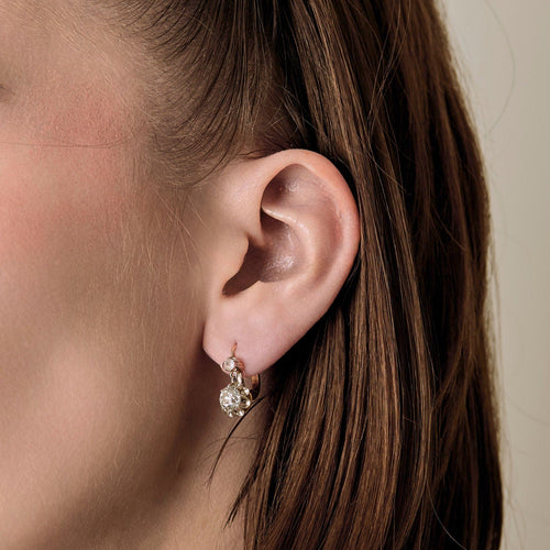 Boucles d'oreilles Boucles d'oreilles dormeuses en or jaune, platine, et diamants 58 Facettes B250448