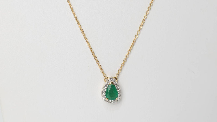 Collier Collier pendentif en or jaune, émeraude et diamants 58 Facettes 31962