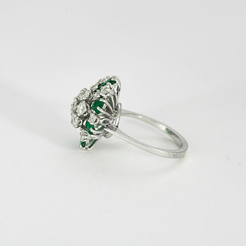 Bague 52 Bague panier ancienne en en or blanc 18K, diamants et émeraudes baguettes. 58 Facettes