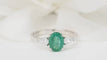 Bague 54 Bague en or blanc, émeraude et diamants 58 Facettes 32533