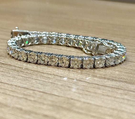 Bracelet Rivière de diamants exceptionnelles , or blanc 18 carats 58 Facettes