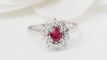 Bague 53 Bague marguerite en or blanc, rubis et diamants 58 Facettes 31286