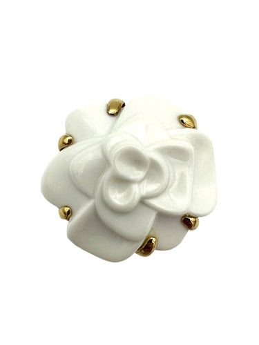 Bague 52 CHANEL. Collection "Camélia", bague or jaune et cacholong 58 Facettes