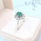 Bague 57.5 Bague marguerite vintage émeraude et diamants 58 Facettes AA 1740
