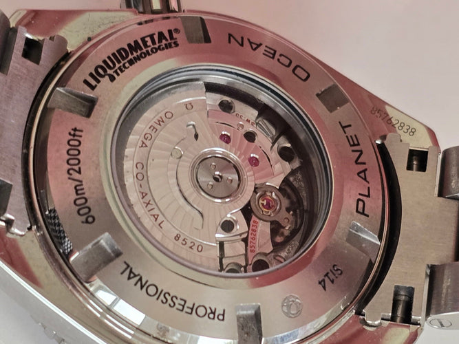 Montre OMEGA - Montre Seamaster Planet Ocean 58 Facettes
