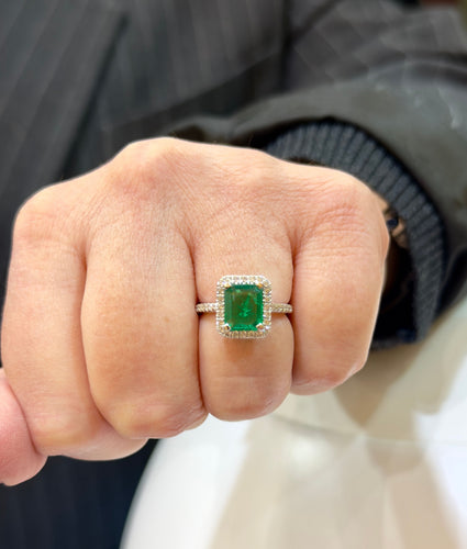 Bague 52 Bague haute joaillerie or blanc émeraude et diamants 58 Facettes