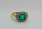 Bague 50 Bague de style Art Déco en or jaune et platine, avec une émeraude centrale et des diamants 58 Facettes 50243
