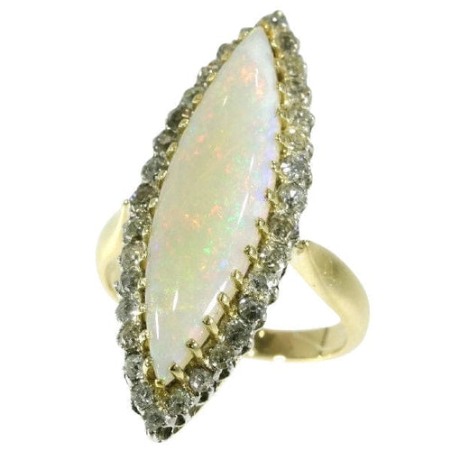 Bague 55 L'élégance victorienne : le chef-d'œuvre de la bague en opale et diamant de 1880 58 Facettes 16054-0031