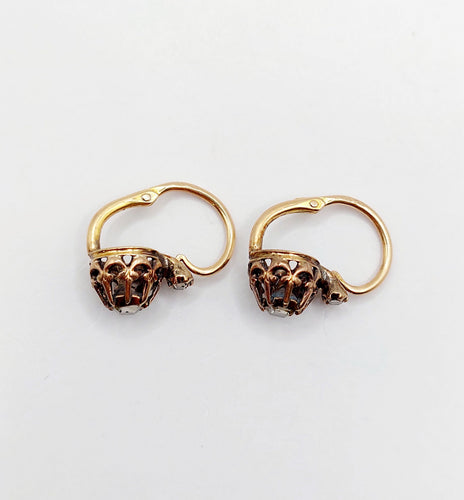 Boucles d'oreilles Dormeuses victorienne or jaune et diamants sur paillon et sertis fleurs de lys 58 Facettes A05651