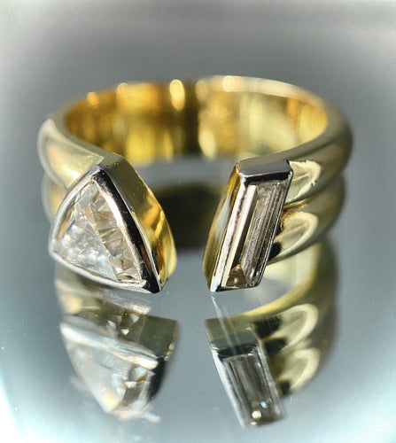 Bague 56.5 Bague moderne deux ors diamant triangle VS 58 Facettes