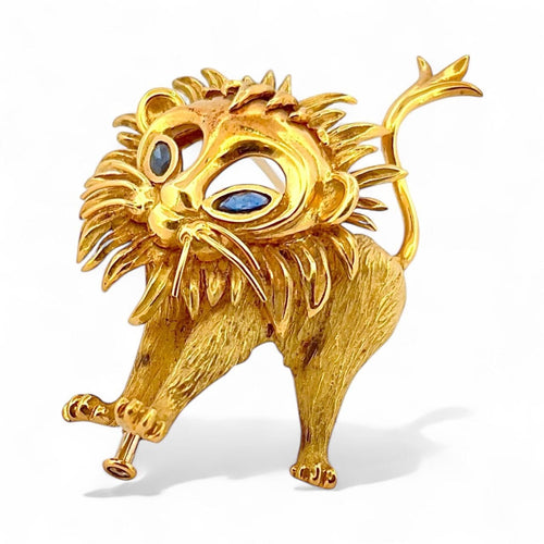 Broche Broche petit Lion en or jaune 18 carats et saphirs 58 Facettes