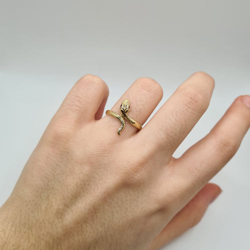 Bague 56 Bague serpent or jaune 18 carats sertie de rubis 58 Facettes